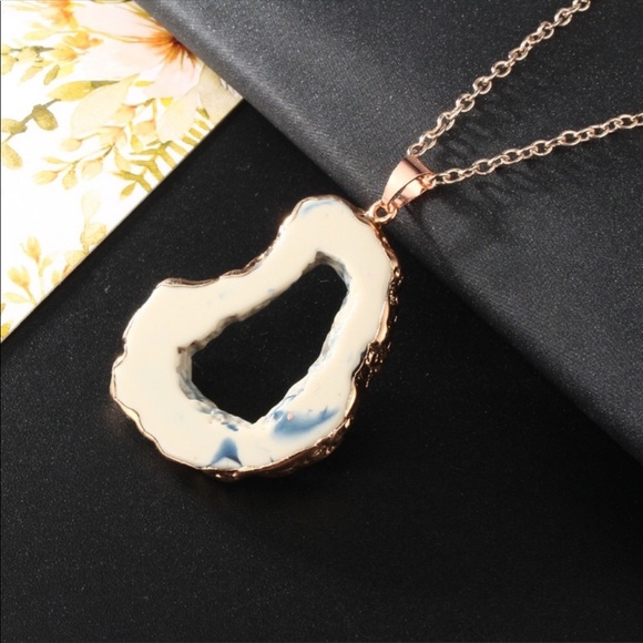 Hollow Geode Necklace - Picture 4 of 5